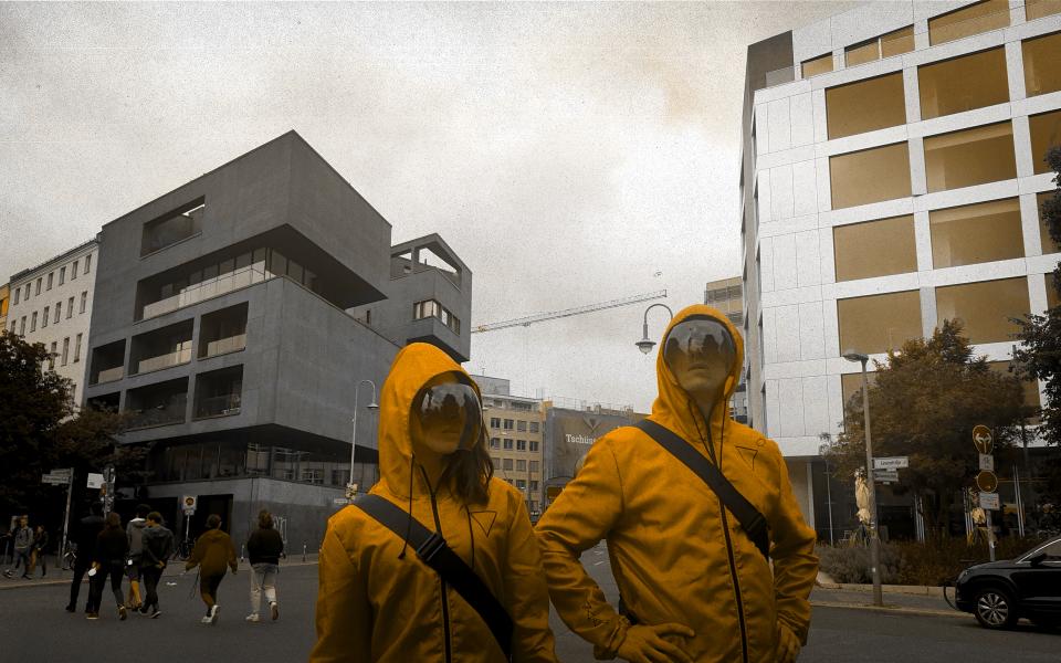 Vor dem L40 am Rosa-Luxemburg-Platz