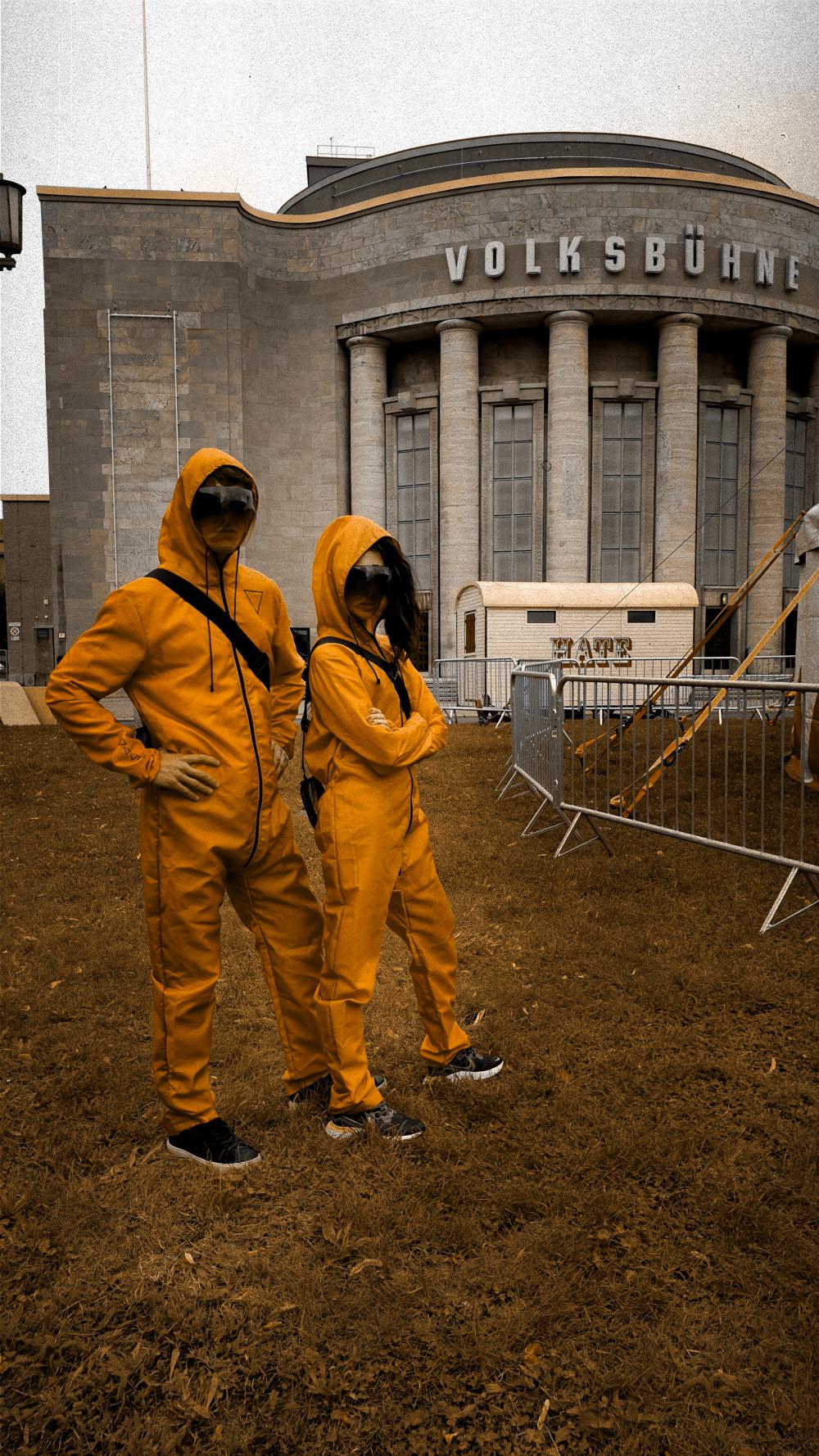 Vor der Volksbühne Berlin